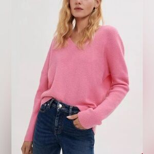 -Maje
Low-Cut Ribbed Cashmere
Sweater pre-owner size 0